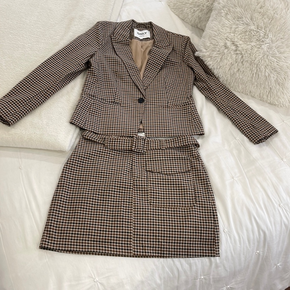 ONLY tailoring suit - two piece set, skirt & blazer